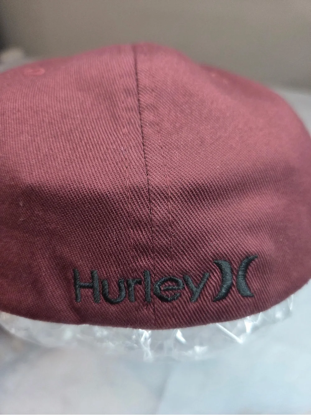 Hurley Men’s Burgundy Black Logo Flexfit Baseball Hat Cap Minimalist NWOT
